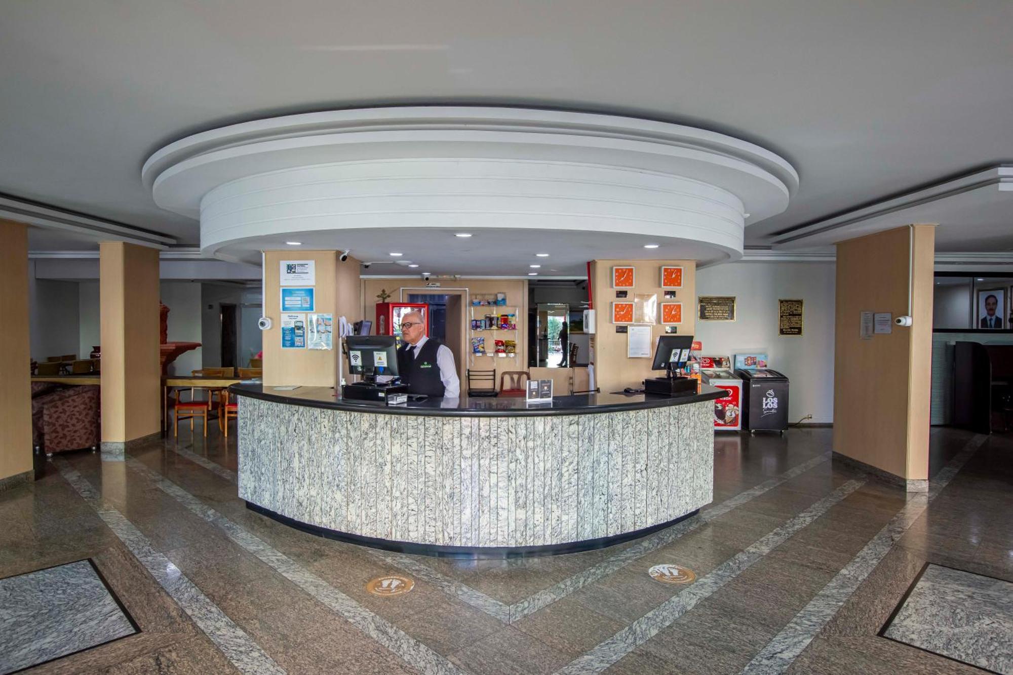 Hotel Golden Park Curitiba By Nacional Inn Екстер'єр фото